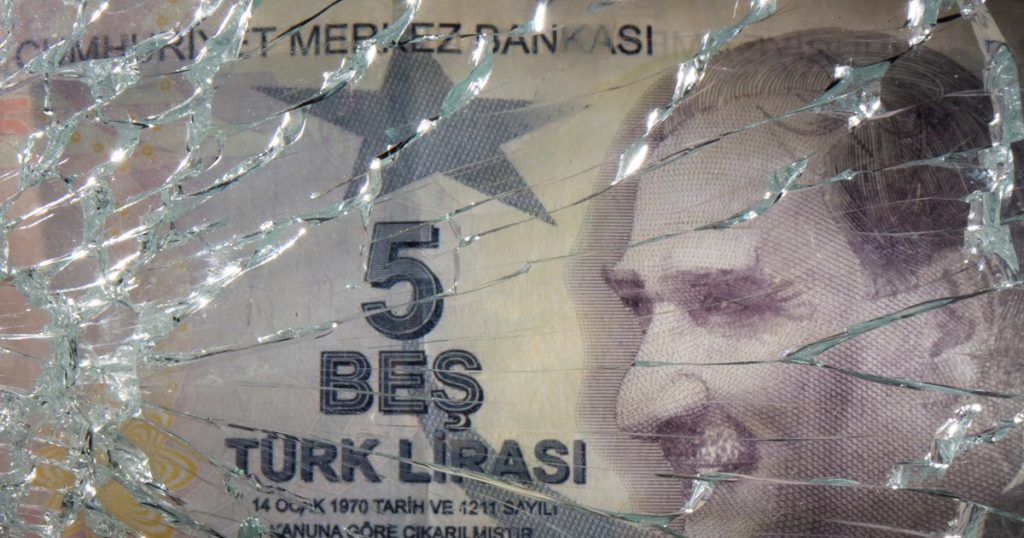 ΑΝΑΛΥΣΗ: “Αντιμετωπίζει οικονομική κρίση η Τουρκία;”