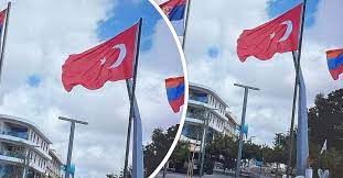 Δημοτικοί Σύμβουλοι στην Πάφο κατέβασαν την τούρκικη σημαία