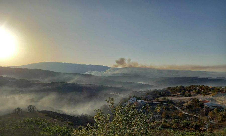 Μεγάλη Πυρκαγιά στην Πάφο – Παραμένει εκτός ελέγχου (εικόνες)