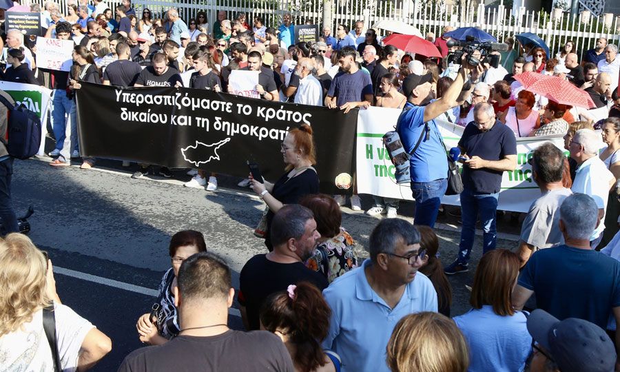 Διαμαρτυρία στο Προεδρικό κατά της διαφθοράς (Εικόνες)