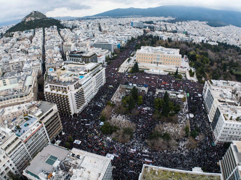 Ο τρόμος της κυβέρνησης από ψηλά! Μέγα πλήθος για τα Τέμπη ,υπερωρίες δουλεύουν οι προβοκάτορες για να το διαλύσουν