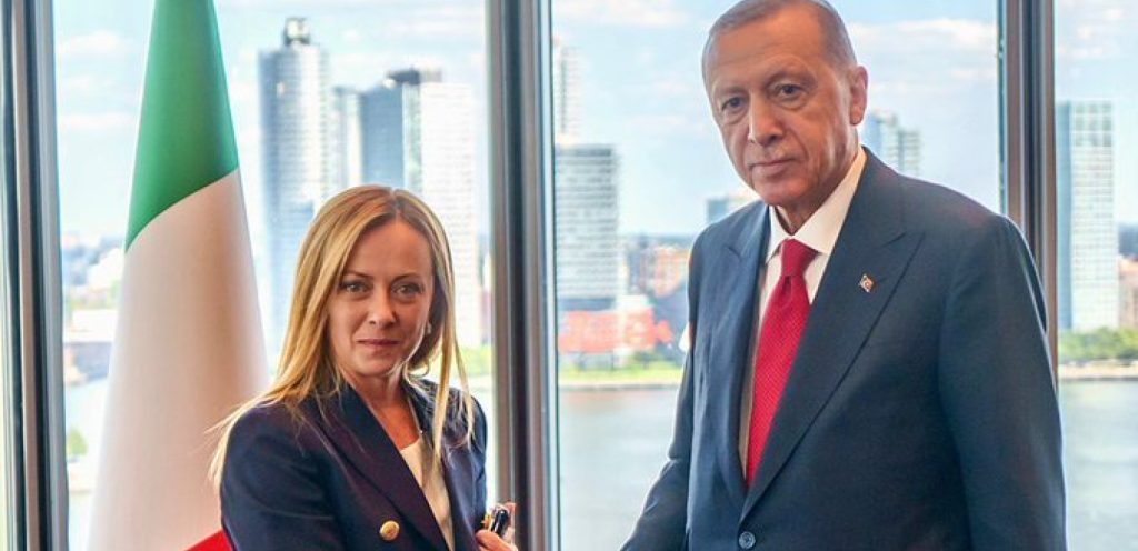 Μεσογειακή σκακιέρα σε επαναδιαμόρφωση: Η τριμερής Τουρκίας–Ιταλίας–Λιβύης φέρνει νέα δεδομένα