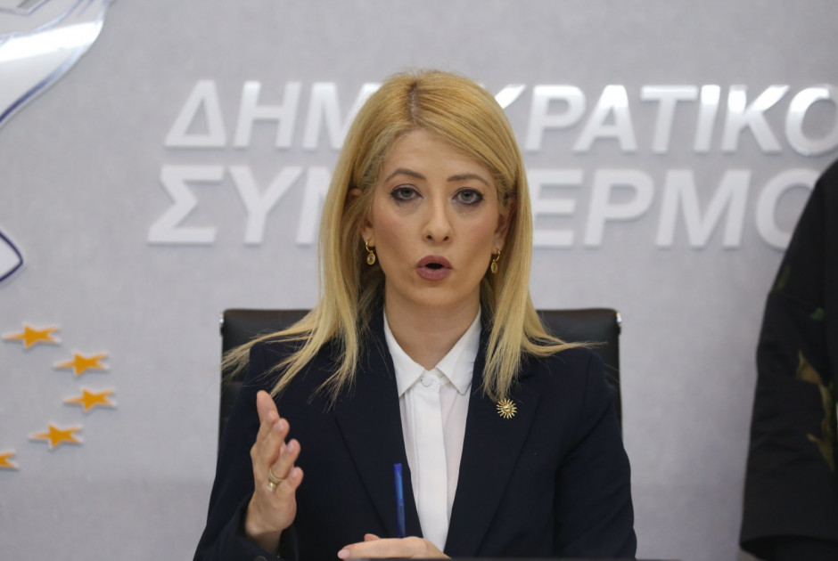 Η Αννίτα σε πανικό καυγαδίζει με όλους