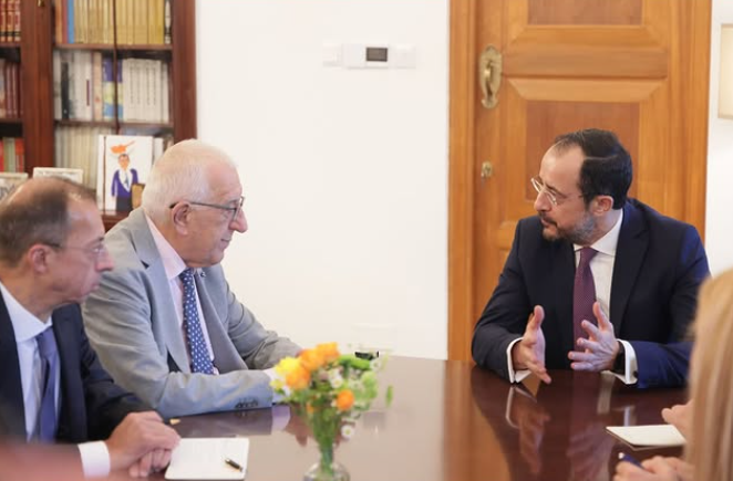 Η Κύπρος ξαναβγαίνει στο προσκήνιο: Χριστοδουλίδης και Κακλαμάνης τονίζουν κρίσιμες πρωτοβουλίες για το Κυπριακό ενόψει της προεδρίας της ΕΕ