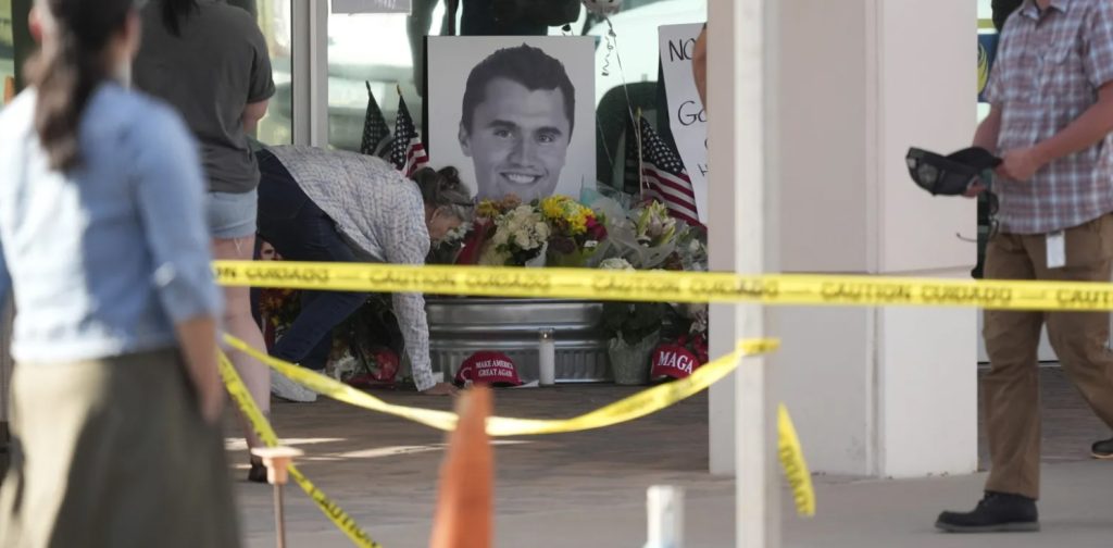 Η δολοφονία του Charlie Kirk, ο διχασμός στις ΗΠΑ και οι διεθνείς επιπτώσεις στην εξωτερική πολιτική του Trump