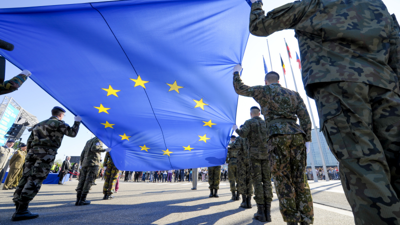 Η Ε.Ε σε στρατιωτική ετοιμότητα για πόλεμο
