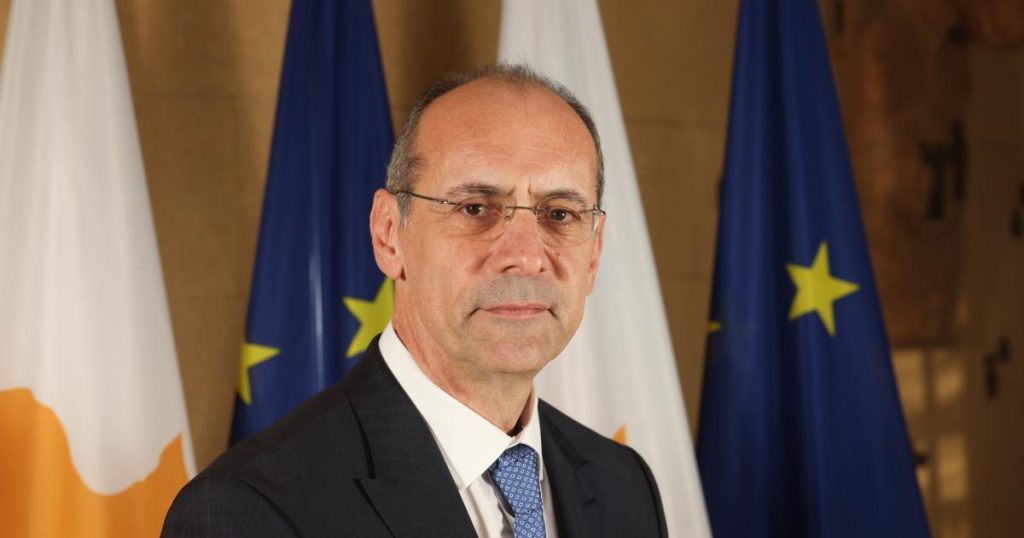 “Εργοστάσιο λαϊκισμού” το ΑΚΕΛ, λέει ο Χαρτσιώτης – Σκληρή απάντηση από Δαμιανού και παρέμβαση από ΔΗΣΥ
