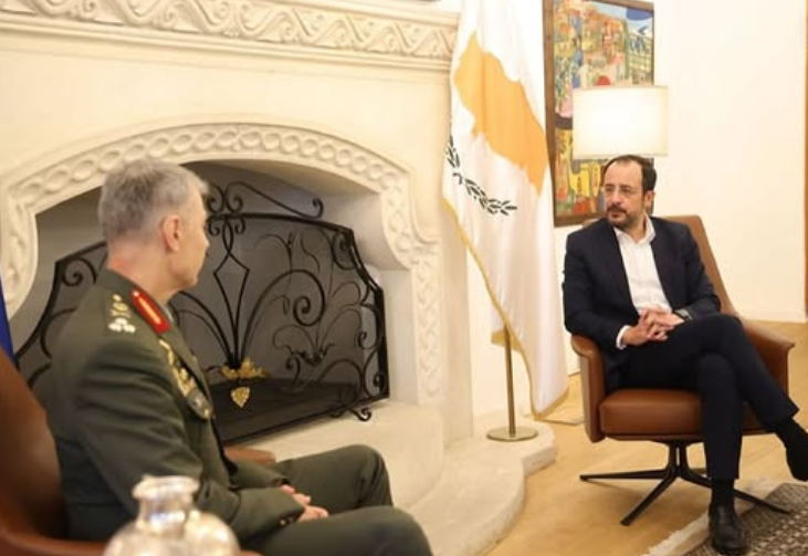 Ο Πρόεδρος ευχαρίστησε τον Αρχηγό Τσιτσικώστα για το έργο του στην Εθνική Φρουρά